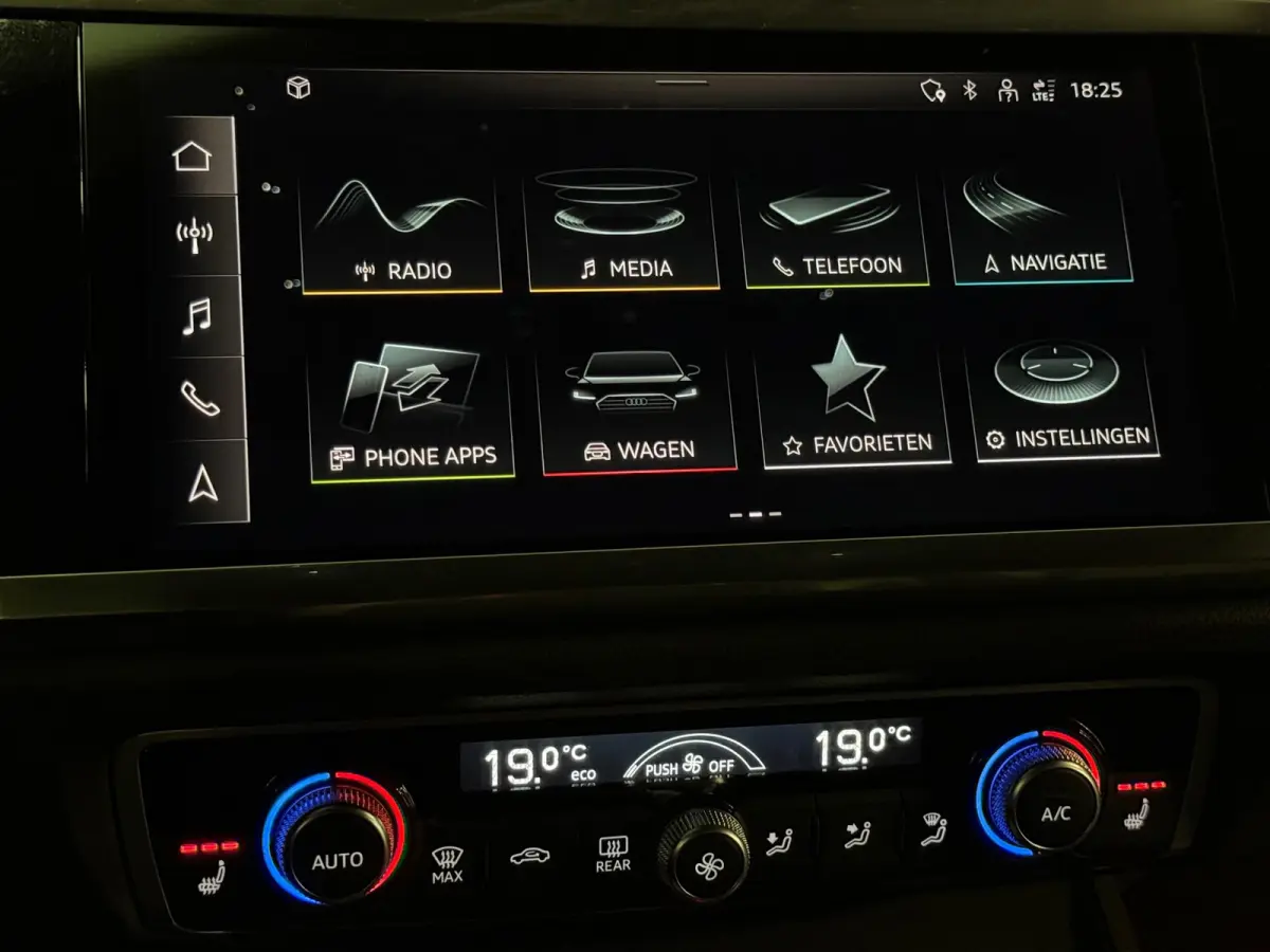 45 TFSI e 3 x S-line Pano Keyless Camera