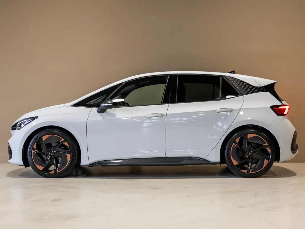 Copper Edition One 62 kWh SOH 91% / 204pk / Panorama dak / Rondomzicht camera / Elektrische stoelverstelling /