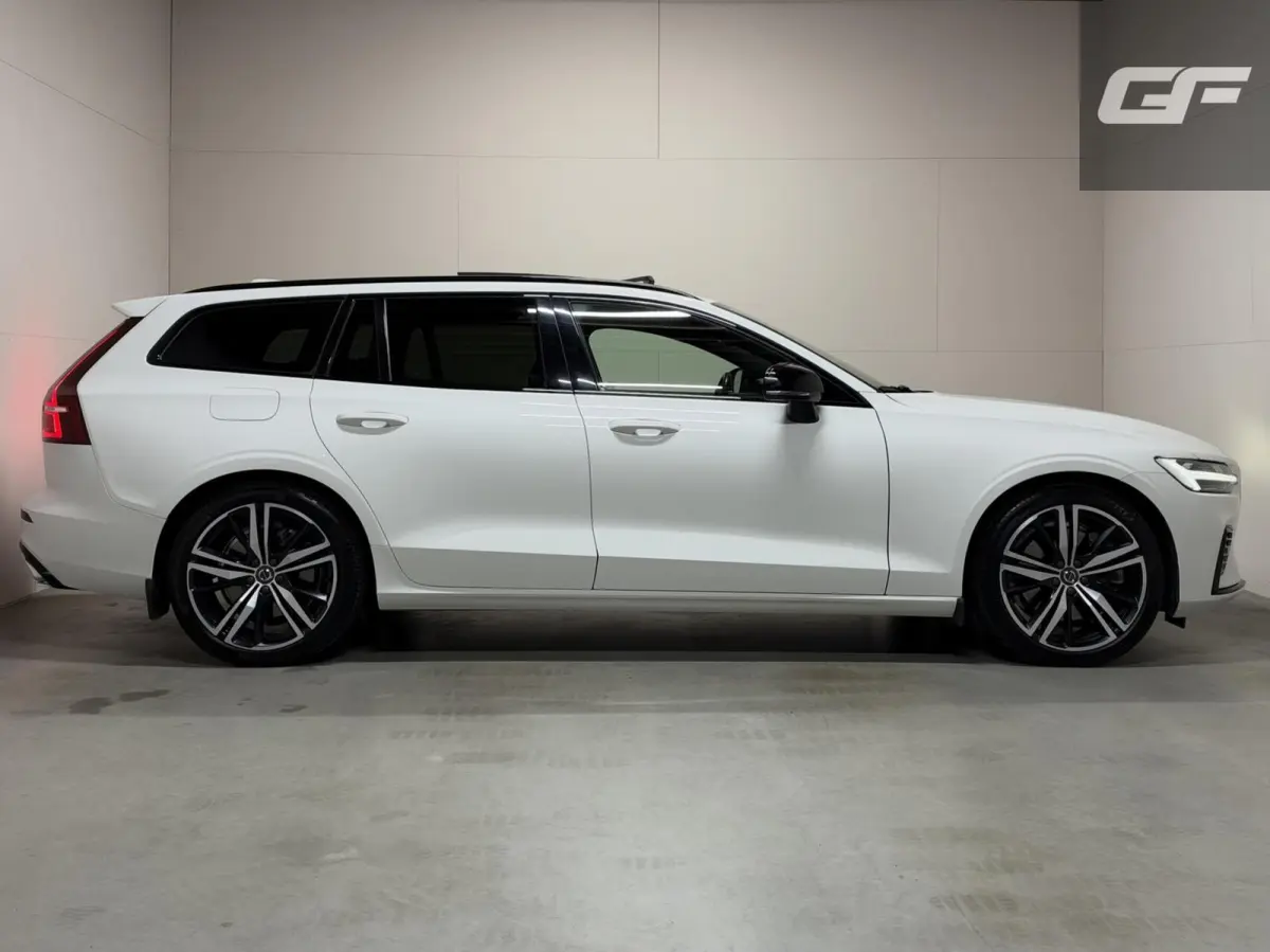 2.0 T8 Twin Engine AWD R-Design Pano H/K 360° HUD Trekh.