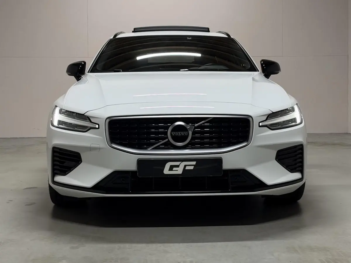 2.0 T8 Twin Engine AWD R-Design Pano H/K 360° HUD Trekh.