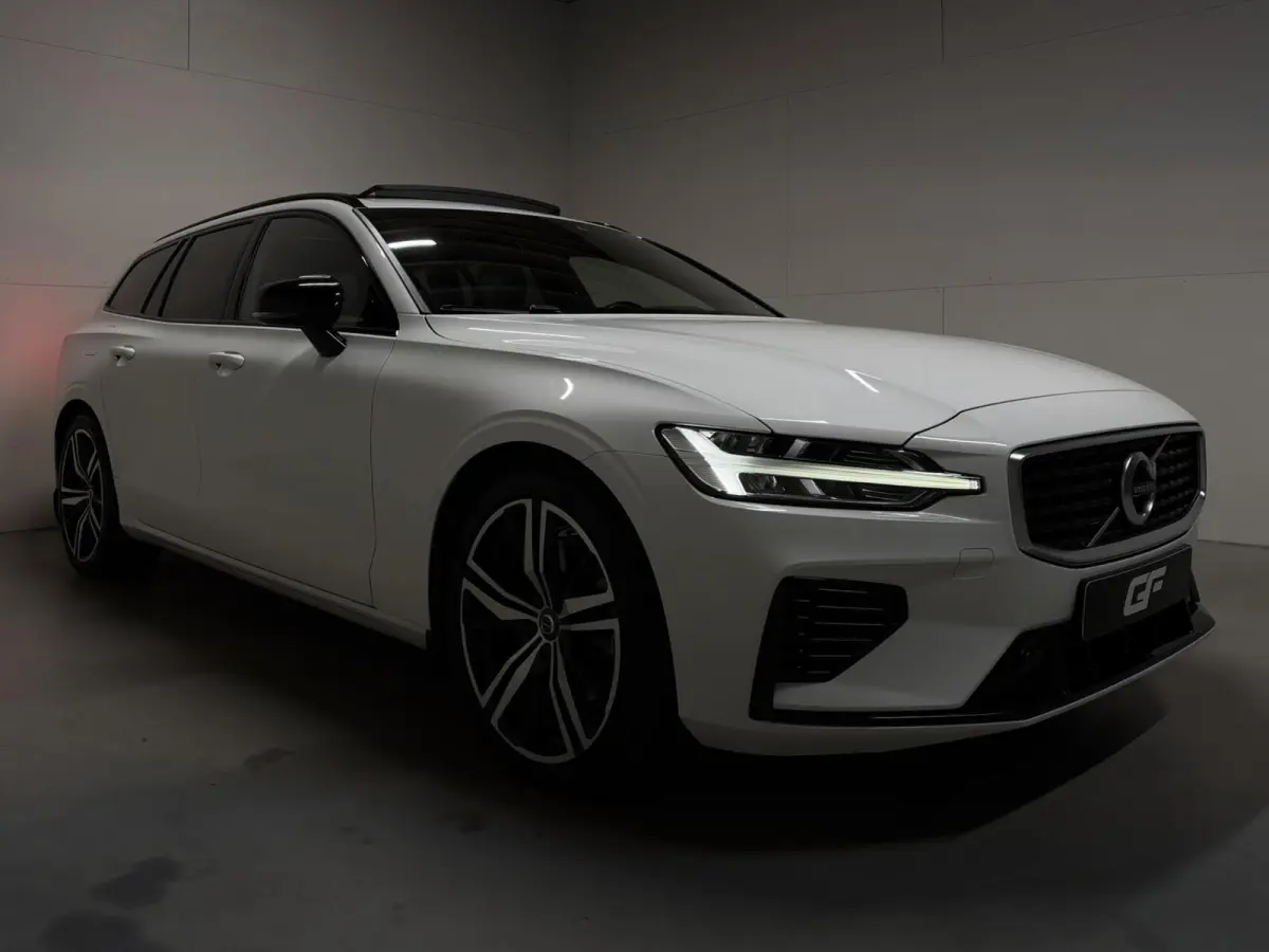 2.0 T8 Twin Engine AWD R-Design Pano H/K 360° HUD Trekh.