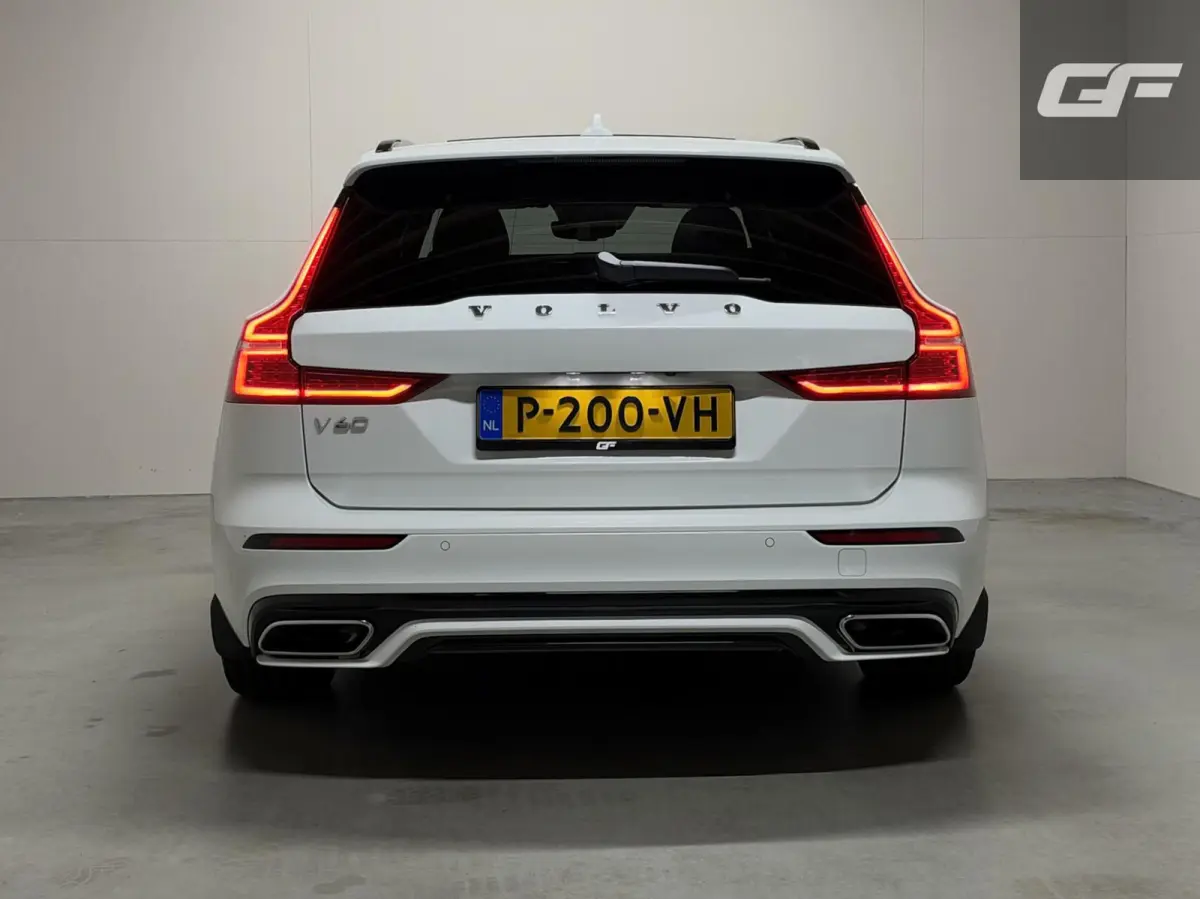 2.0 T8 Twin Engine AWD R-Design Pano H/K 360° HUD Trekh.