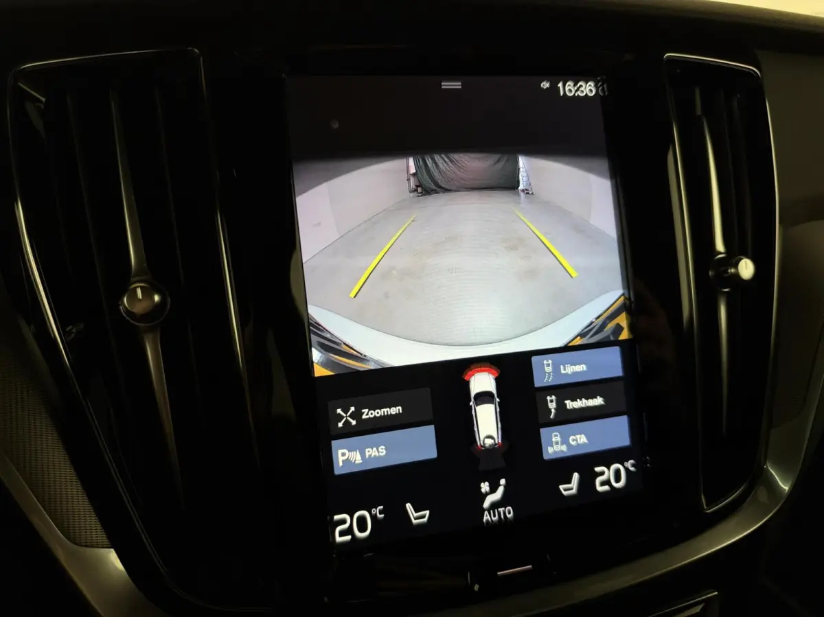 2.0 T8 Twin Engine AWD R-Design Pano H/K 360° HUD Trekh.