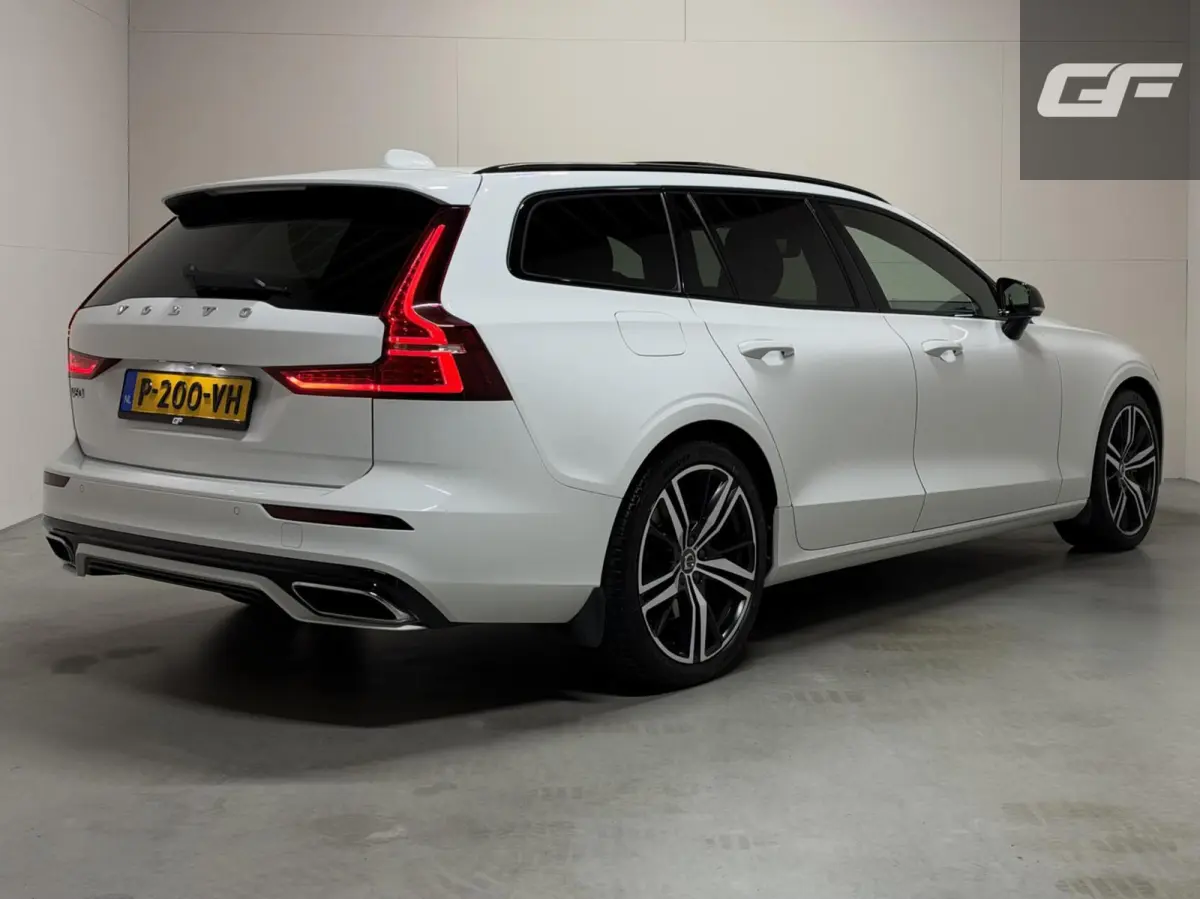 2.0 T8 Twin Engine AWD R-Design Pano H/K 360° HUD Trekh.