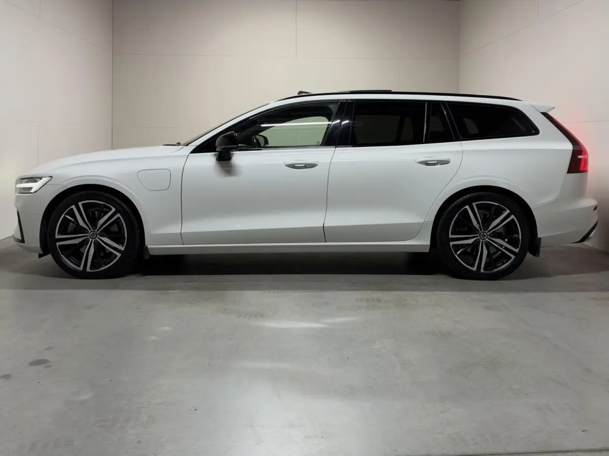 2.0 T8 Twin Engine AWD R-Design Pano H/K 360° HUD Trekh.