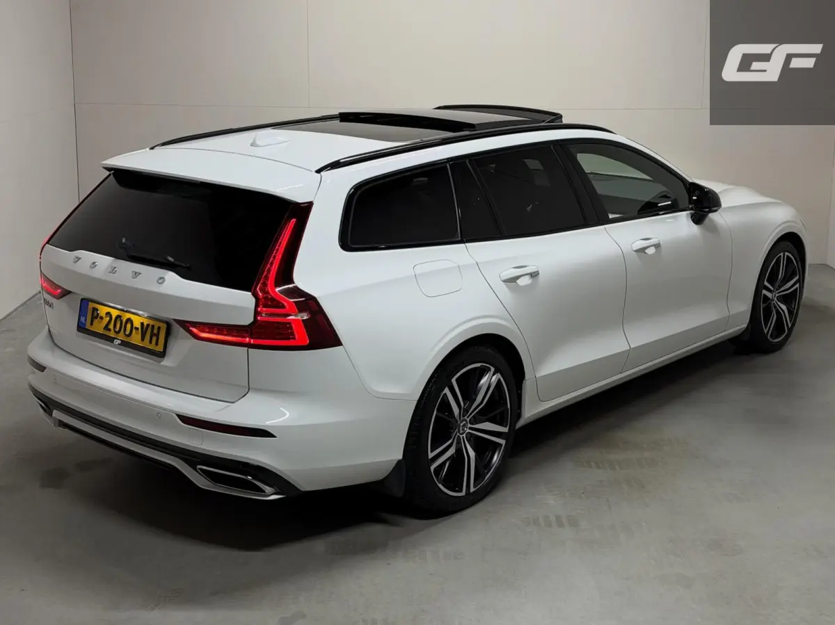 2.0 T8 Twin Engine AWD R-Design Pano H/K 360° HUD Trekh.