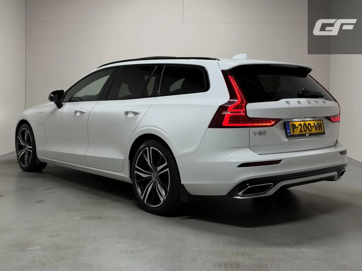 2.0 T8 Twin Engine AWD R-Design Pano H/K 360° HUD Trekh.