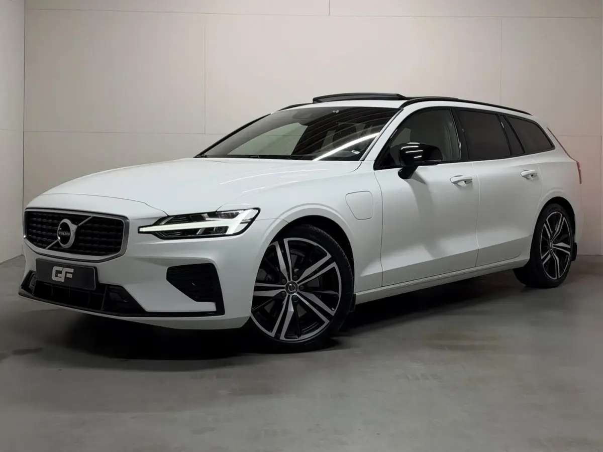 2.0 T8 Twin Engine AWD R-Design Pano H/K 360° HUD Trekh.