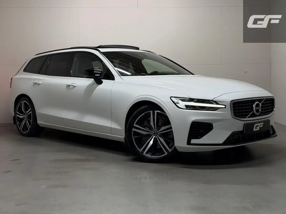 2.0 T8 Twin Engine AWD R-Design Pano H/K 360° HUD Trekh.