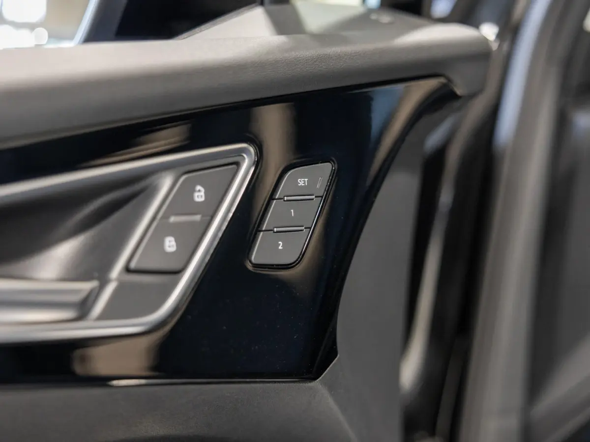 40 S-Line Competition 77 kWh SOH 93% / 204pk / Achteruitrij camera / Ruitjesbekleding / Head-up display /