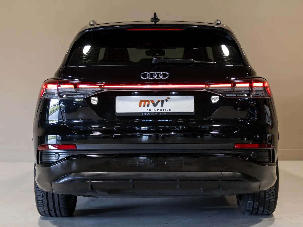 40 S-Line Competition 77 kWh SOH 93% / 204pk / Achteruitrij camera / Ruitjesbekleding / Head-up display /