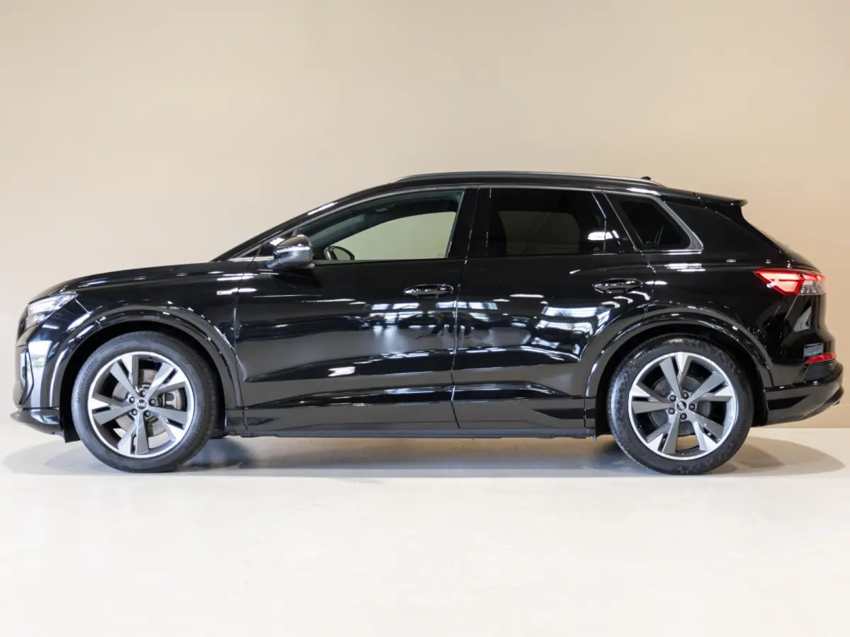 40 S-Line Competition 77 kWh SOH 93% / 204pk / Achteruitrij camera / Ruitjesbekleding / Head-up display /
