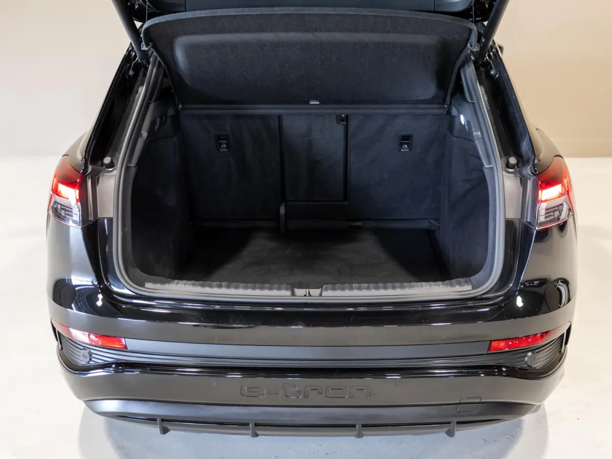 40 S-Line Competition 77 kWh SOH 93% / 204pk / Achteruitrij camera / Ruitjesbekleding / Head-up display /