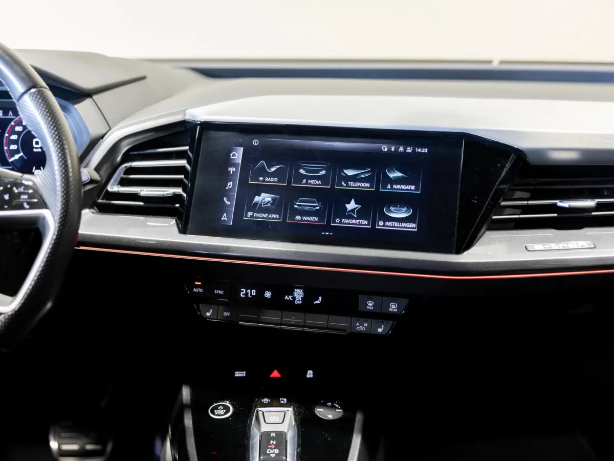 40 S-Line Competition 77 kWh SOH 93% / 204pk / Achteruitrij camera / Ruitjesbekleding / Head-up display /