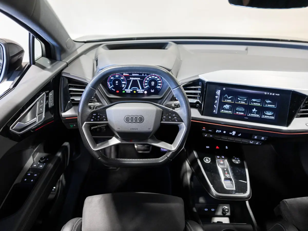 40 S-Line Competition 77 kWh SOH 93% / 204pk / Achteruitrij camera / Ruitjesbekleding / Head-up display /