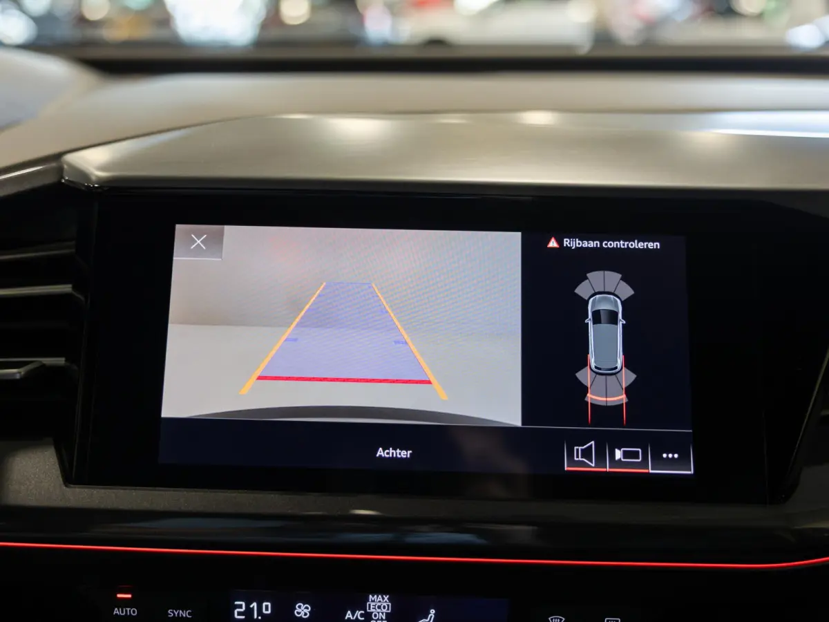 40 S-Line Competition 77 kWh SOH 93% / 204pk / Achteruitrij camera / Ruitjesbekleding / Head-up display /