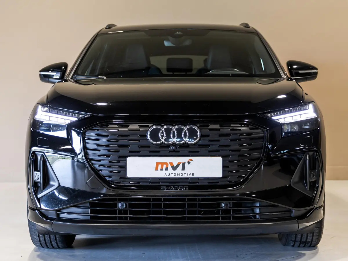 40 S-Line Competition 77 kWh SOH 93% / 204pk / Achteruitrij camera / Ruitjesbekleding / Head-up display /