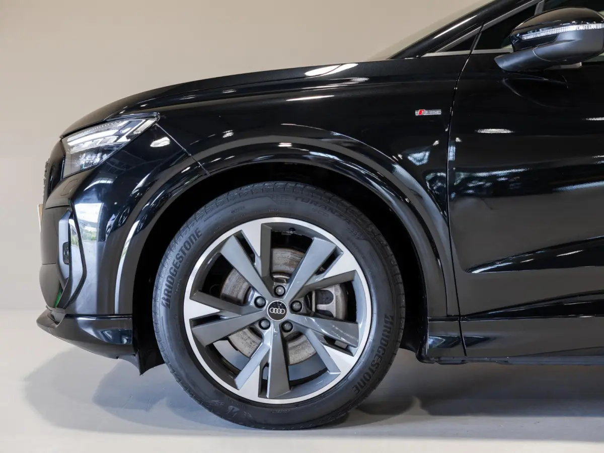 40 S-Line Competition 77 kWh SOH 93% / 204pk / Achteruitrij camera / Ruitjesbekleding / Head-up display /