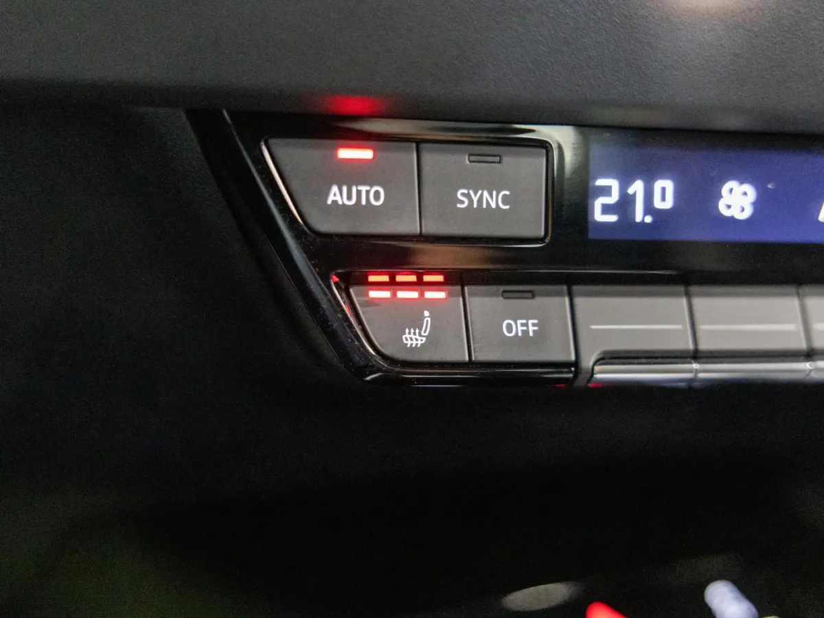40 S-Line Competition 77 kWh SOH 93% / 204pk / Achteruitrij camera / Ruitjesbekleding / Head-up display /