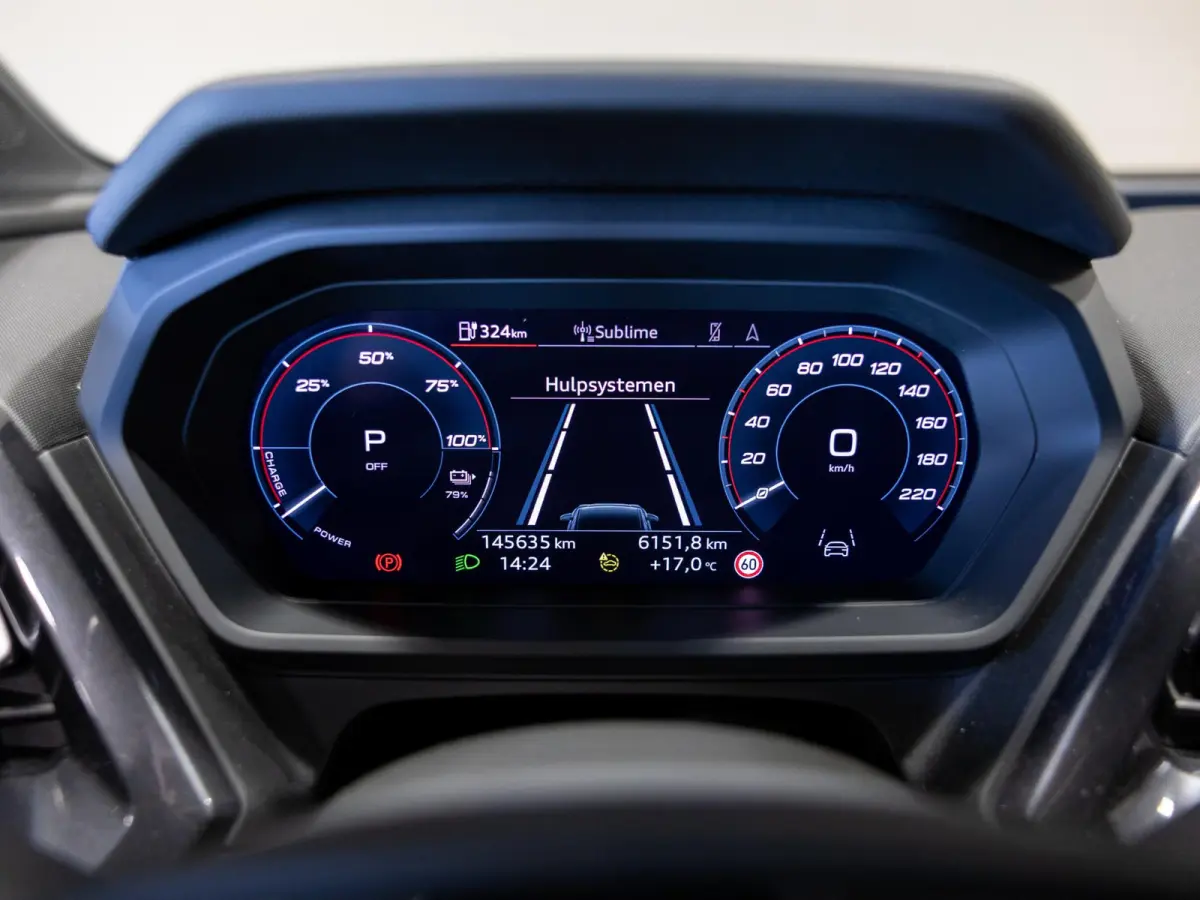40 S-Line Competition 77 kWh SOH 93% / 204pk / Achteruitrij camera / Ruitjesbekleding / Head-up display /