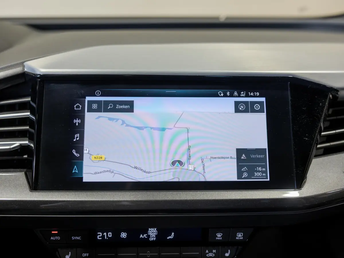 40 S-Line Competition 77 kWh SOH 93% / 204pk / Achteruitrij camera / Ruitjesbekleding / Head-up display /
