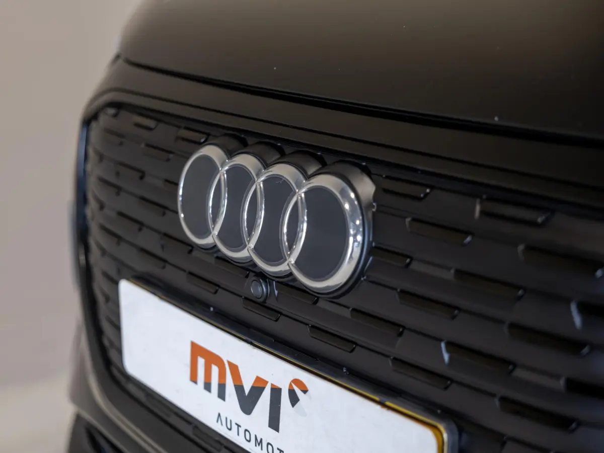 40 S-Line Competition 77 kWh SOH 93% / 204pk / Achteruitrij camera / Ruitjesbekleding / Head-up display /