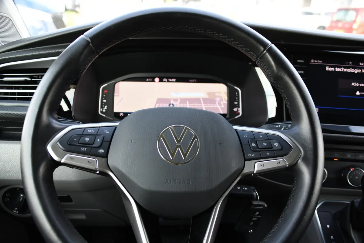 2.0 TDI L2H1 30 DC Bulli Virtual, Adpatieve Cruise, Carplay, LED, Leder, Stoelverwarming, Trekhaak, Automaat, Uniek!