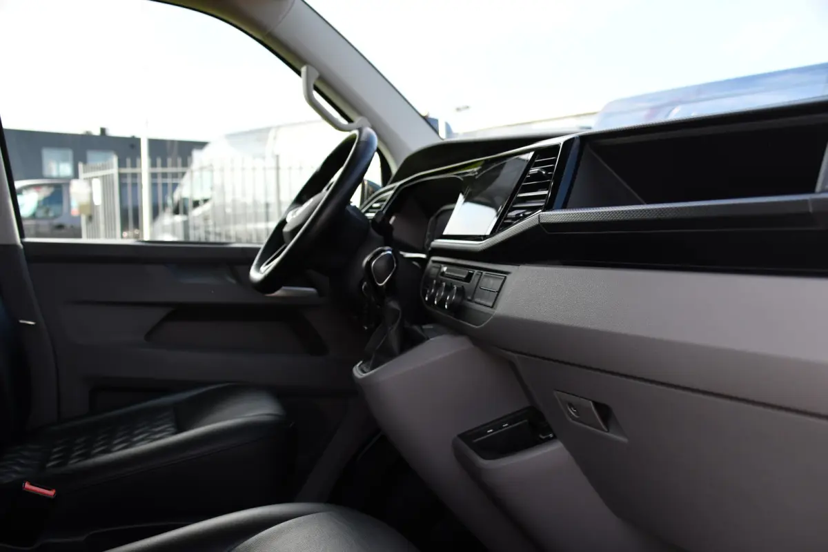 2.0 TDI L2H1 30 DC Bulli Virtual, Adpatieve Cruise, Carplay, LED, Leder, Stoelverwarming, Trekhaak, Automaat, Uniek!