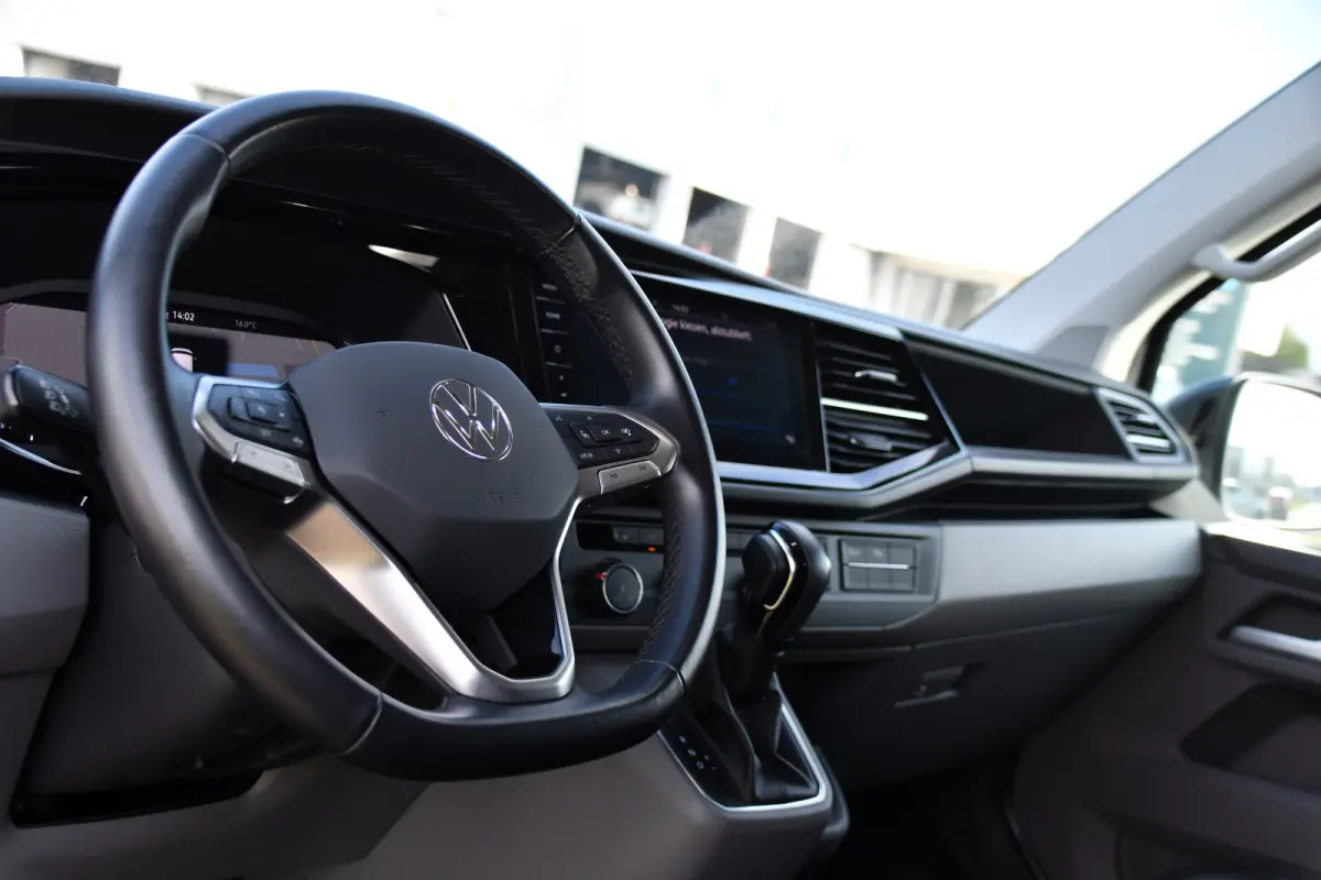 2.0 TDI L2H1 30 DC Bulli Virtual, Adpatieve Cruise, Carplay, LED, Leder, Stoelverwarming, Trekhaak, Automaat, Uniek!