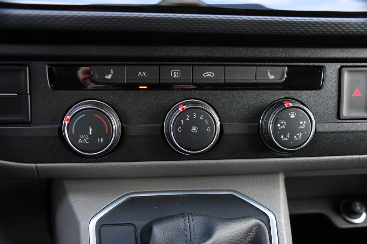 2.0 TDI L2H1 30 DC Bulli Virtual, Adpatieve Cruise, Carplay, LED, Leder, Stoelverwarming, Trekhaak, Automaat, Uniek!