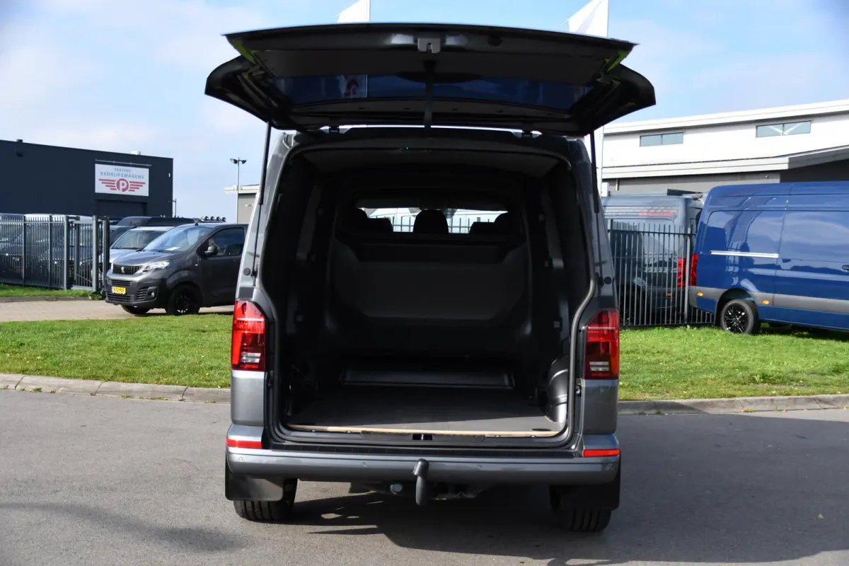 2.0 TDI L2H1 30 DC Bulli Virtual, Adpatieve Cruise, Carplay, LED, Leder, Stoelverwarming, Trekhaak, Automaat, Uniek!