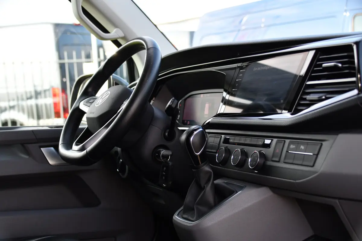 2.0 TDI L2H1 30 DC Bulli Virtual, Adpatieve Cruise, Carplay, LED, Leder, Stoelverwarming, Trekhaak, Automaat, Uniek!