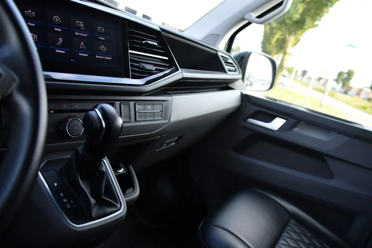 2.0 TDI L2H1 30 DC Bulli Virtual, Adpatieve Cruise, Carplay, LED, Leder, Stoelverwarming, Trekhaak, Automaat, Uniek!