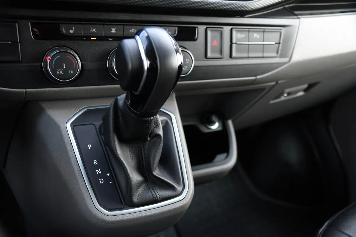 2.0 TDI L2H1 30 DC Bulli Virtual, Adpatieve Cruise, Carplay, LED, Leder, Stoelverwarming, Trekhaak, Automaat, Uniek!