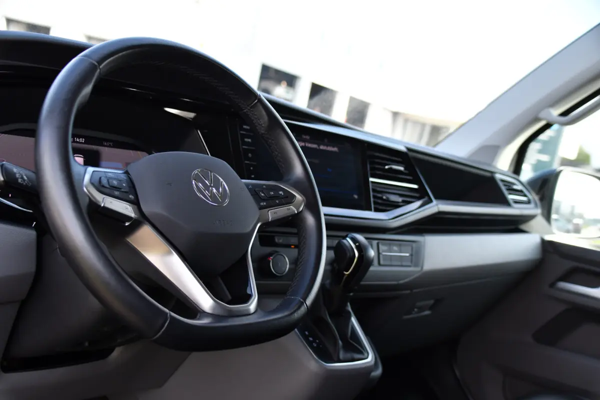 2.0 TDI L2H1 30 DC Bulli Virtual, Adpatieve Cruise, Carplay, LED, Leder, Stoelverwarming, Trekhaak, Automaat, Uniek!