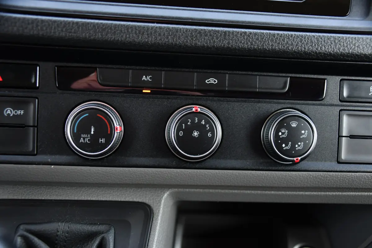 3.180 35 2.0 L3H2 DC PB Edition Camera, Cruise, Carplay, LED, 177pk, Automaat, Sensoren, Multimedia, Uniek!