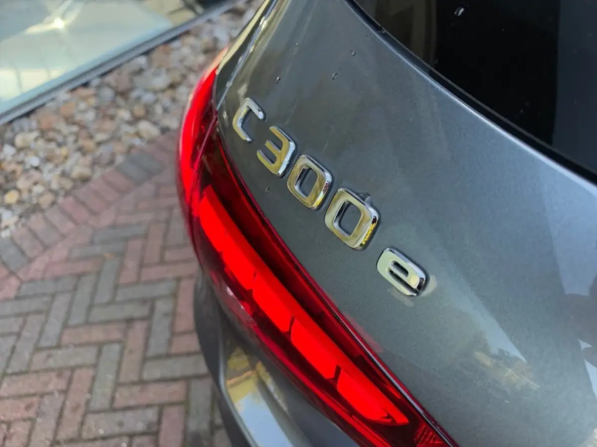 300e T AVANTGARDE ** LED, PANO, TREKH, MEMORY, BURMESTER, WINTER, 18-inch LMV ** Ex MB-AG - UNFALLFREI ** ** INFORMEER OOK NAAR ONZE AANTREKKELIJKE FINANCIAL-LEASE TARIEVEN **