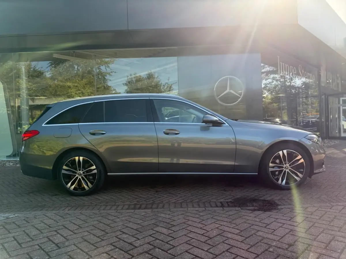 300e T AVANTGARDE ** LED, PANO, TREKH, MEMORY, BURMESTER, WINTER, 18-inch LMV ** Ex MB-AG - UNFALLFREI ** ** INFORMEER OOK NAAR ONZE AANTREKKELIJKE FINANCIAL-LEASE TARIEVEN **