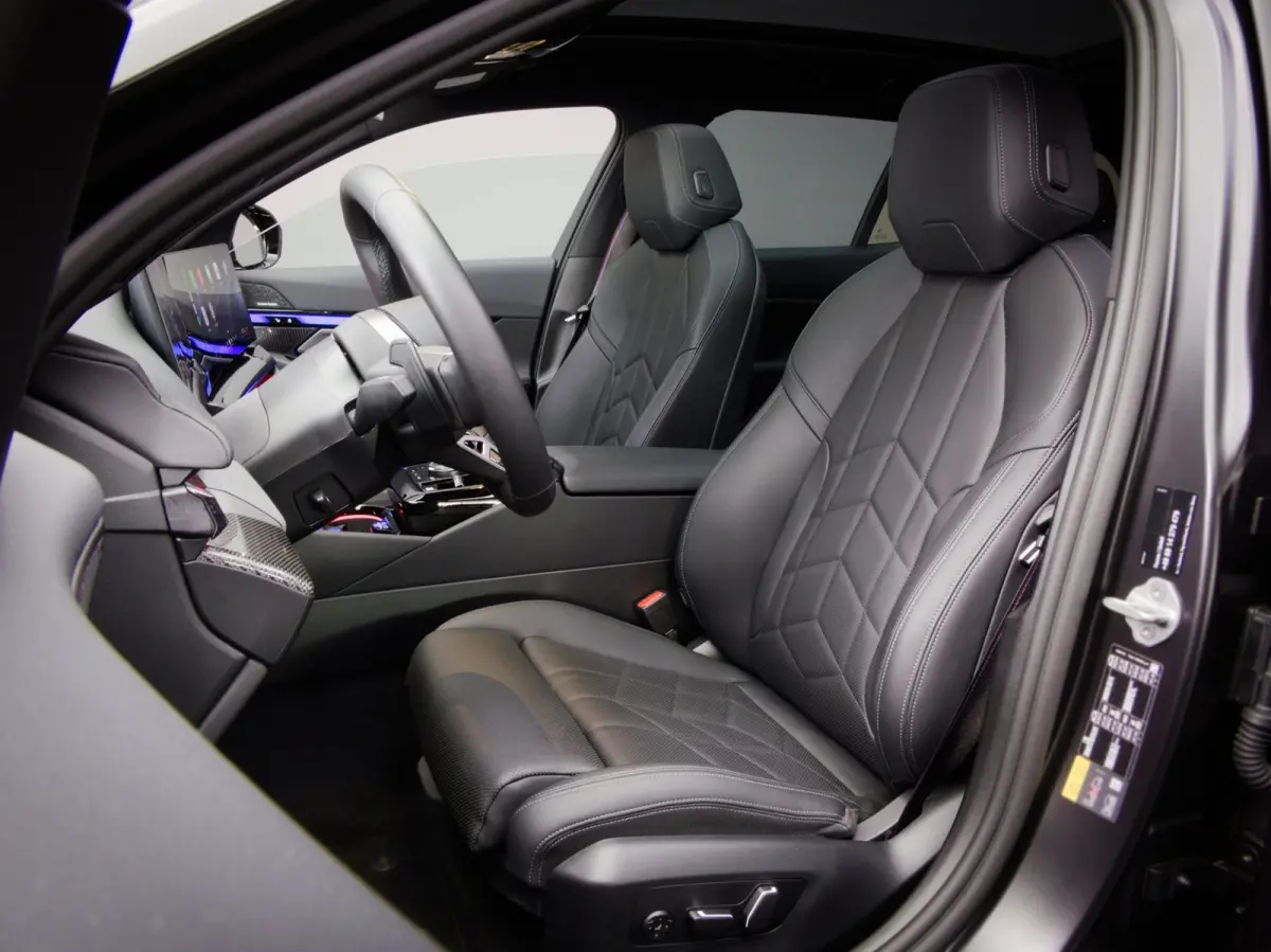 550e xDrive M-Sport (MAXTON, 4-WIELBESTURING, PANO, HARMAN/KARDON, STOELVENTILATIE, HEAD-UP, SFEERVERLICHTING)