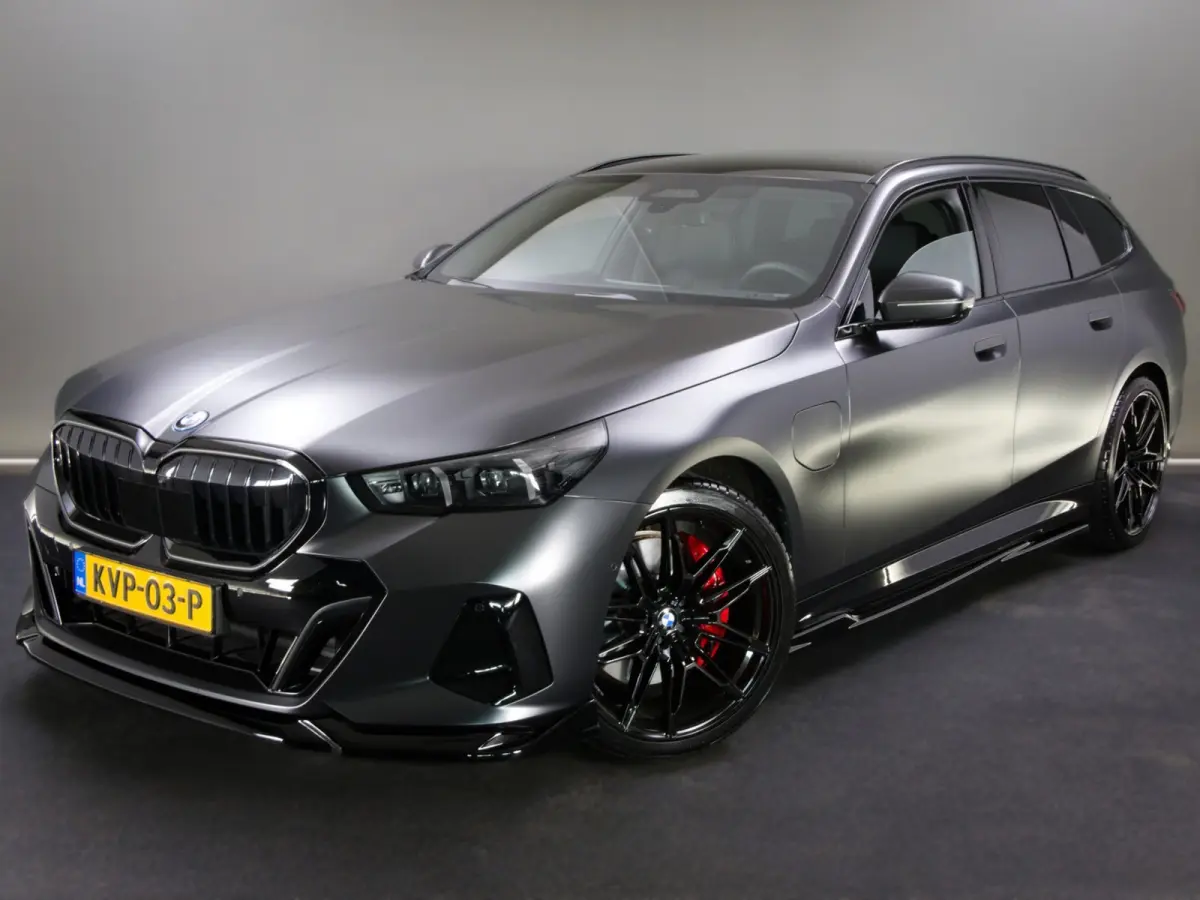 550e xDrive M-Sport (MAXTON, 4-WIELBESTURING, PANO, HARMAN/KARDON, STOELVENTILATIE, HEAD-UP, SFEERVERLICHTING)