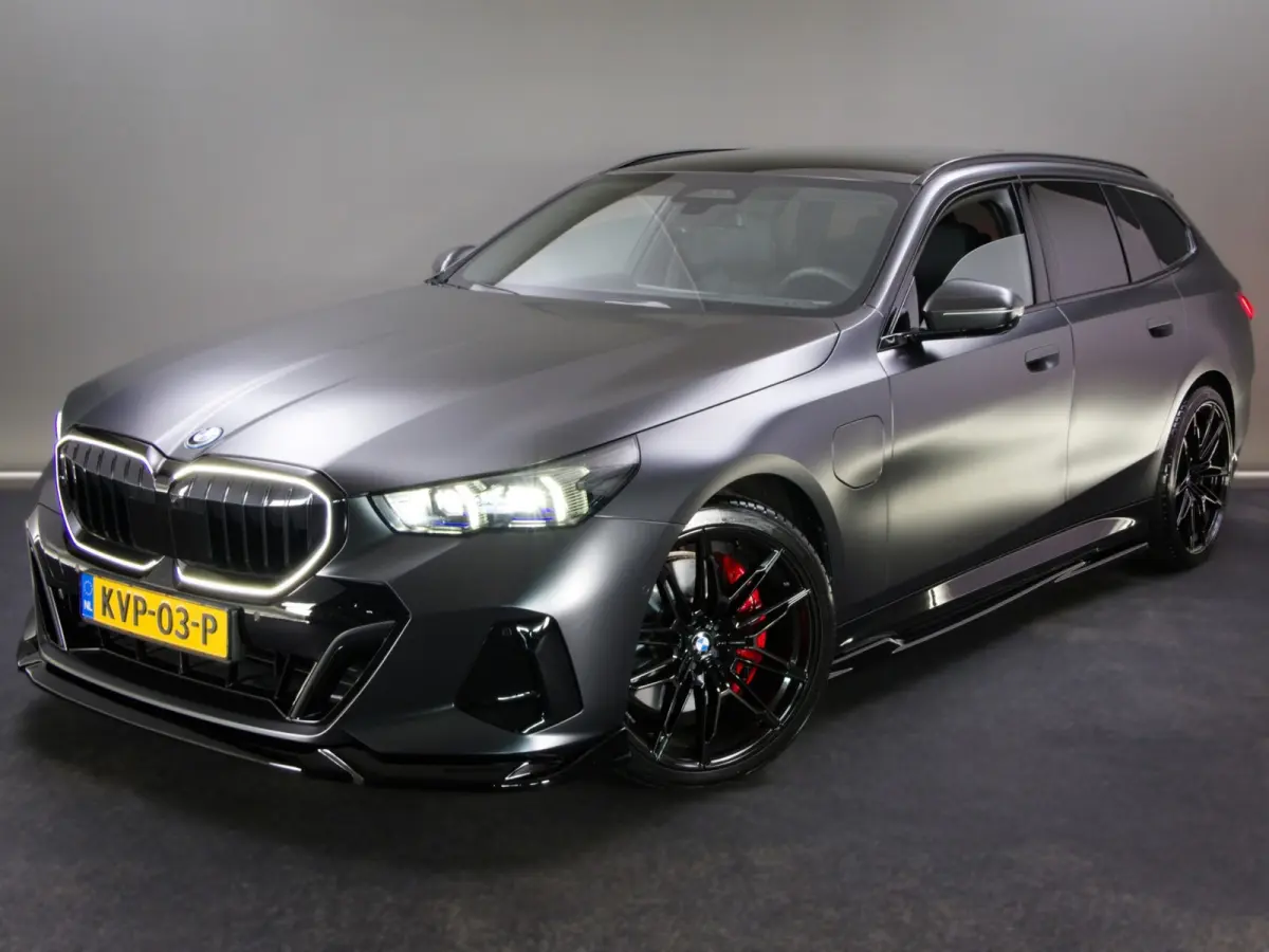 550e xDrive M-Sport (MAXTON, 4-WIELBESTURING, PANO, HARMAN/KARDON, STOELVENTILATIE, HEAD-UP, SFEERVERLICHTING)