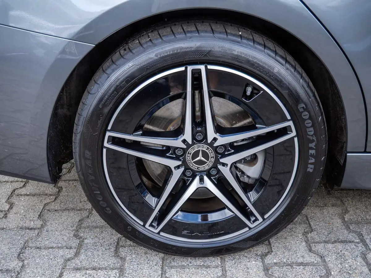 300e AMG ** HIGH LED, DISTR, PANO, MEMORY, WINTER, NIGHT, ** UNFALLFREI - Ex. MB-AG ** ** INFORMEER OOK NAAR ONZE AANTREKKELIJKE FINANCIAL-LEASE TARIEVEN **