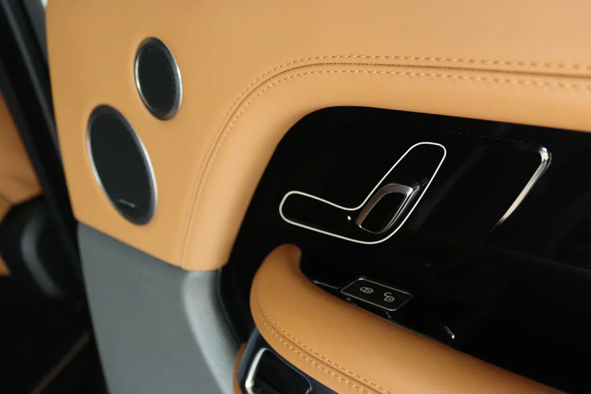 2.0 P400e Autobiography | Adapt. Cruise | Laser | Massage | Schuifdak | 360 Camera | Stoelventilatie V/A | Luchtvering | Head-up | Meridian Audio | Keyless |