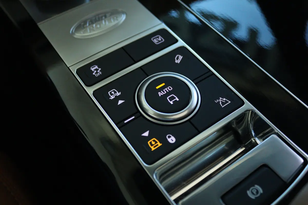 2.0 P400e Autobiography | Adapt. Cruise | Laser | Massage | Schuifdak | 360 Camera | Stoelventilatie V/A | Luchtvering | Head-up | Meridian Audio | Keyless |