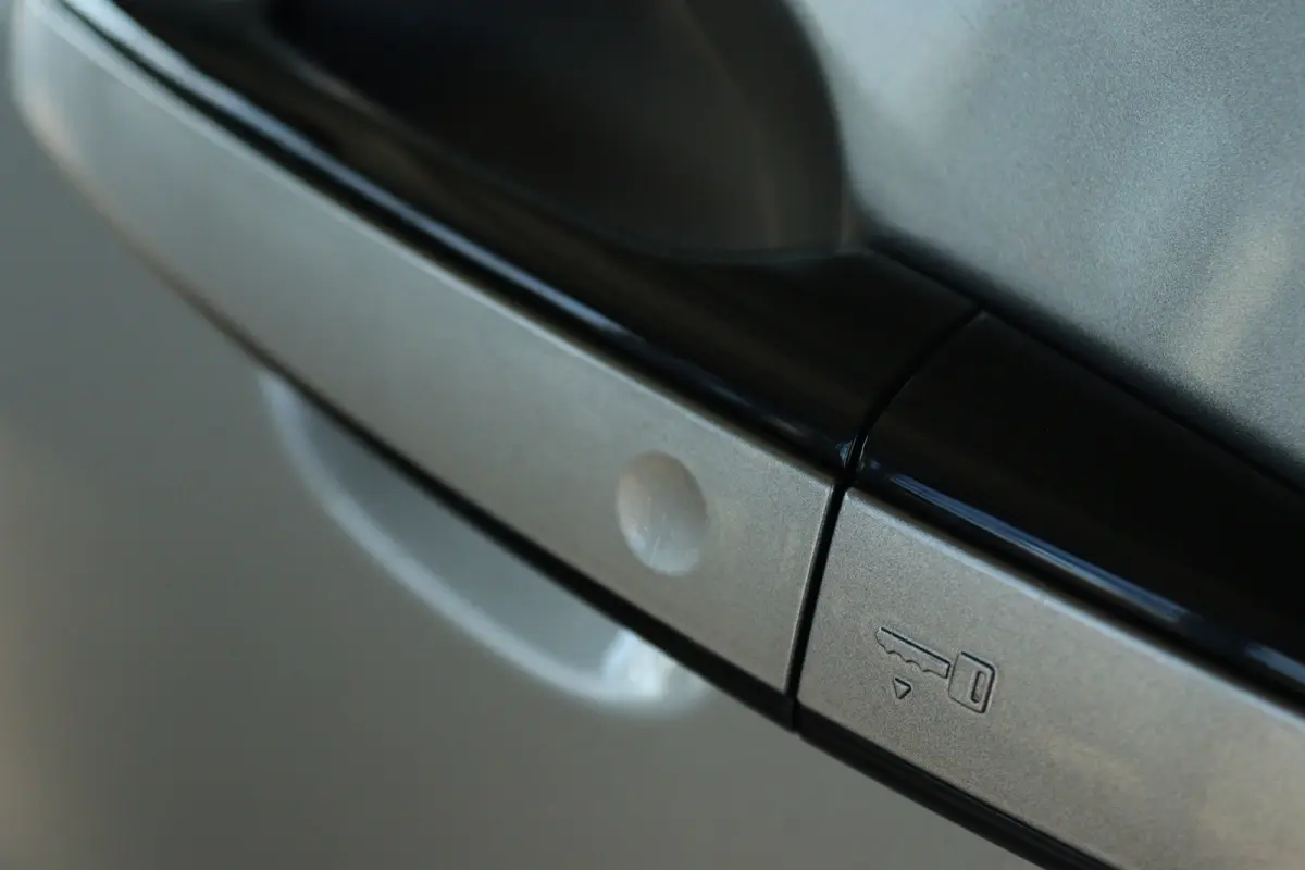 2.0 P400e Autobiography | Adapt. Cruise | Laser | Massage | Schuifdak | 360 Camera | Stoelventilatie V/A | Luchtvering | Head-up | Meridian Audio | Keyless |