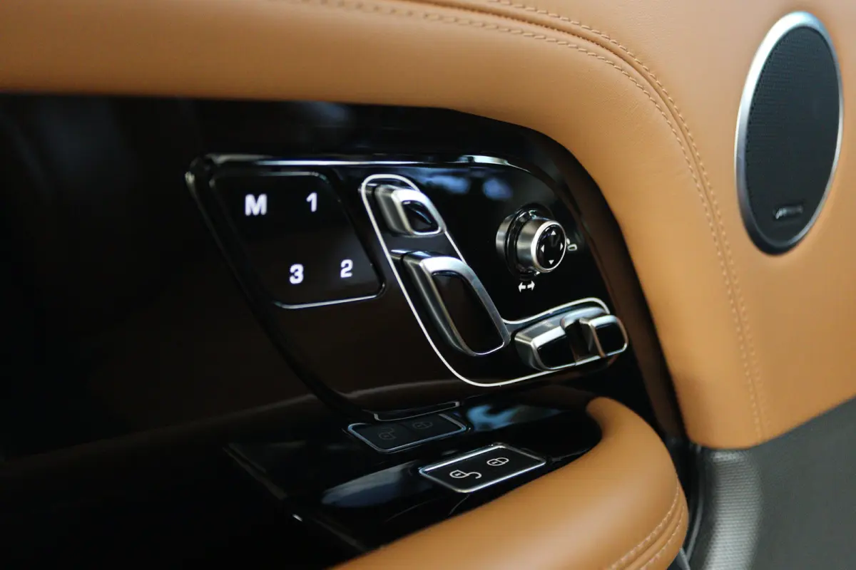 2.0 P400e Autobiography | Adapt. Cruise | Laser | Massage | Schuifdak | 360 Camera | Stoelventilatie V/A | Luchtvering | Head-up | Meridian Audio | Keyless |