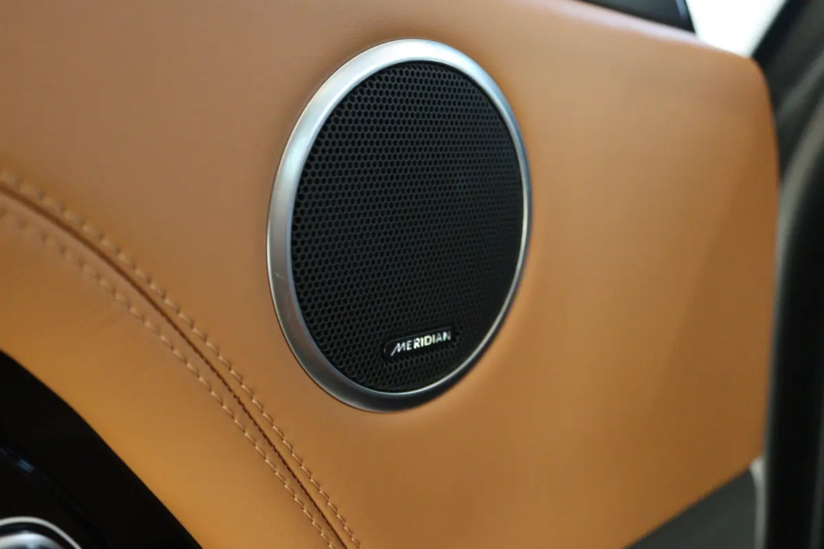 2.0 P400e Autobiography | Adapt. Cruise | Laser | Massage | Schuifdak | 360 Camera | Stoelventilatie V/A | Luchtvering | Head-up | Meridian Audio | Keyless |