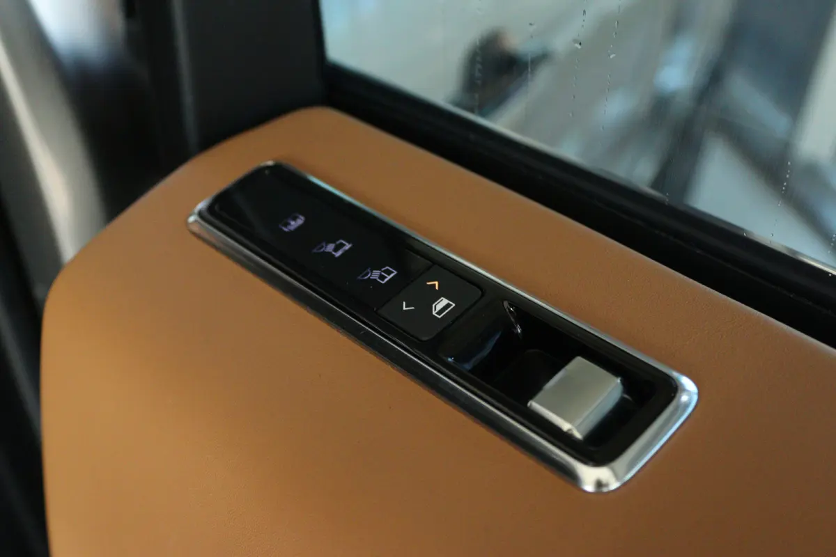 2.0 P400e Autobiography | Adapt. Cruise | Laser | Massage | Schuifdak | 360 Camera | Stoelventilatie V/A | Luchtvering | Head-up | Meridian Audio | Keyless |