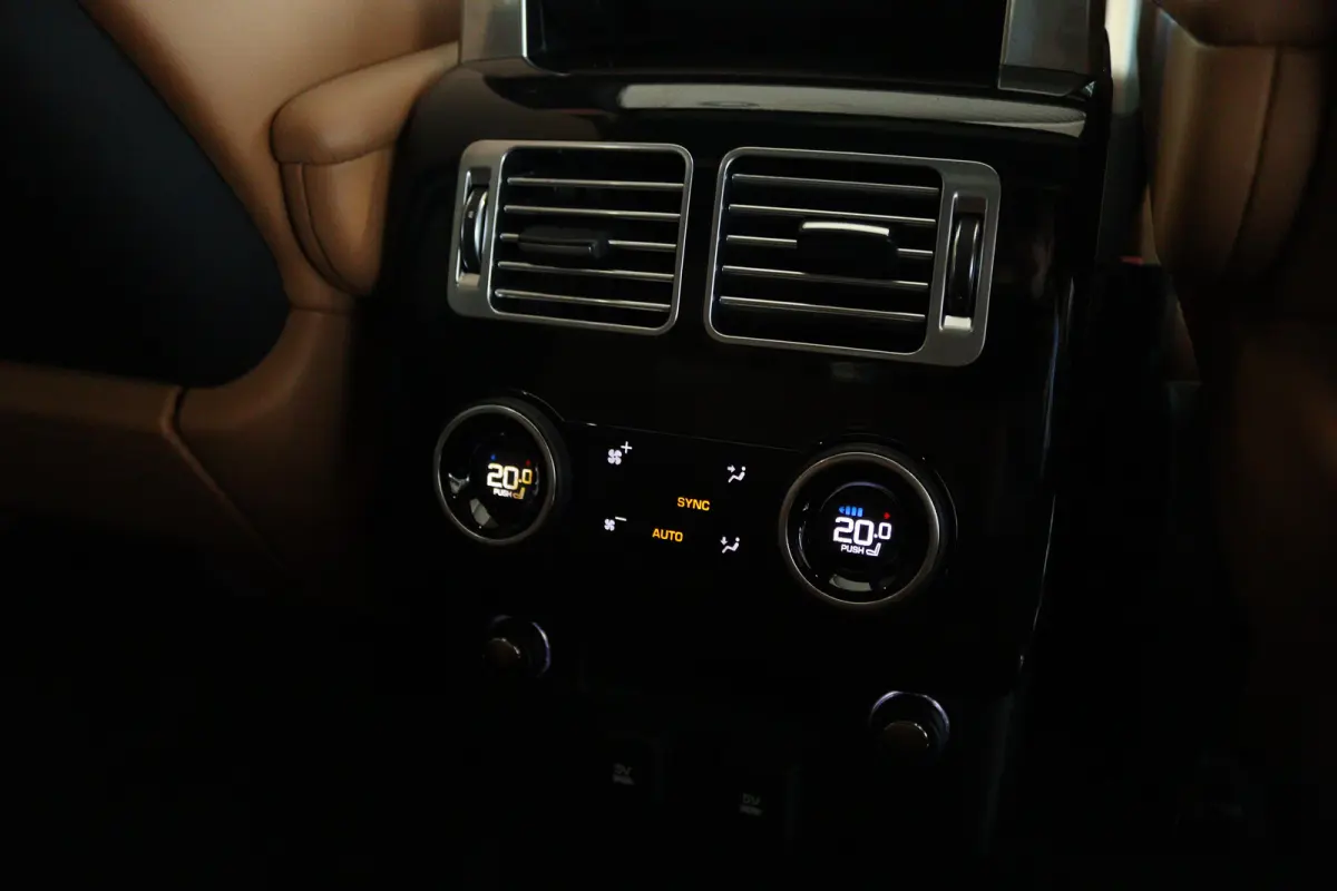 2.0 P400e Autobiography | Adapt. Cruise | Laser | Massage | Schuifdak | 360 Camera | Stoelventilatie V/A | Luchtvering | Head-up | Meridian Audio | Keyless |