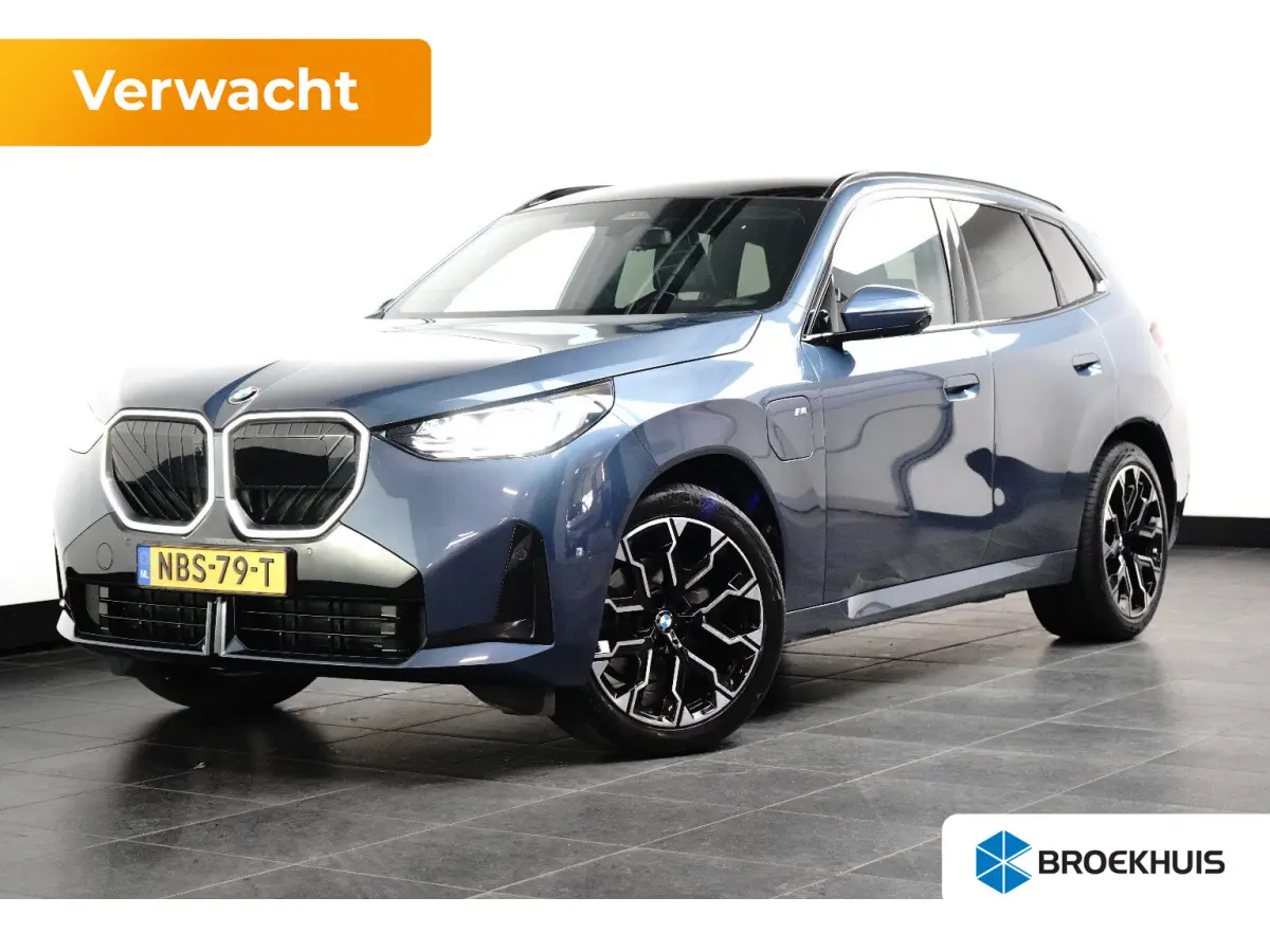 30e xDrive M-Sport | Harman & Kardon | Head-up | 360 Camera | Panoramadak | Stoelverwarming | Iconic Glow | Memory | Adaptief Led |